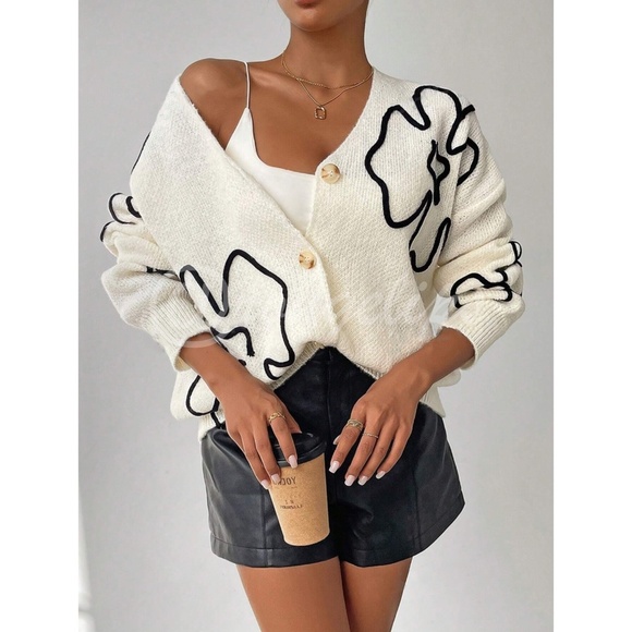 Rouge! Sweaters - White Cardigan Knit Black Flower Appliqué Oversized Long Sleeves